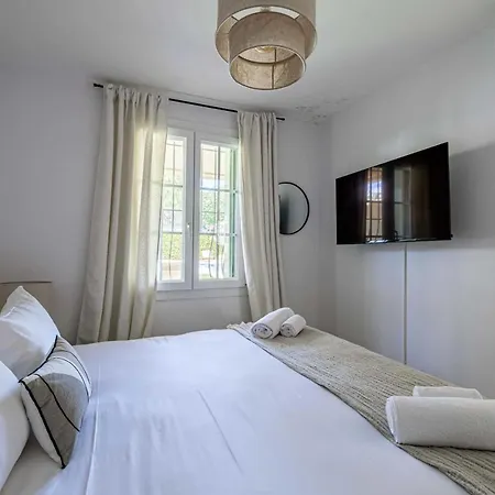 Renovated Flat In - Swimming Poolcar Park -2br Lägenhet *