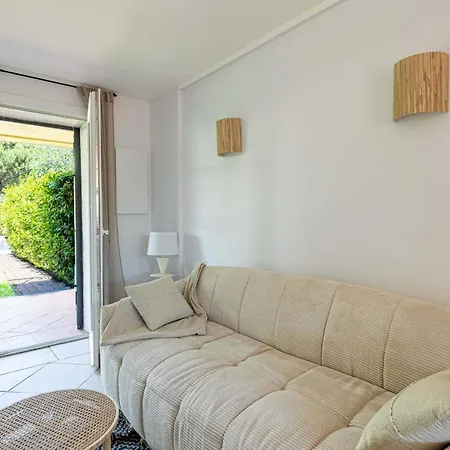 Renovated Flat In - Swimming Poolcar Park -2br Lägenhet *