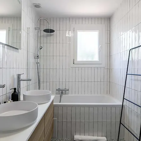 Renovated Flat In - Swimming Poolcar Park -2br Lägenhet *